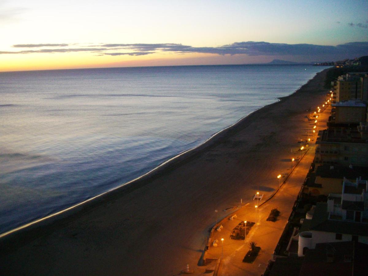 Mareny Blau, primera linea de playa Apartment Bagian luar foto